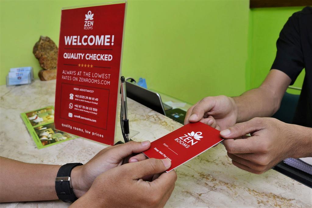 Zen Rooms Rujia Pecenongan Джакарта Екстериор снимка