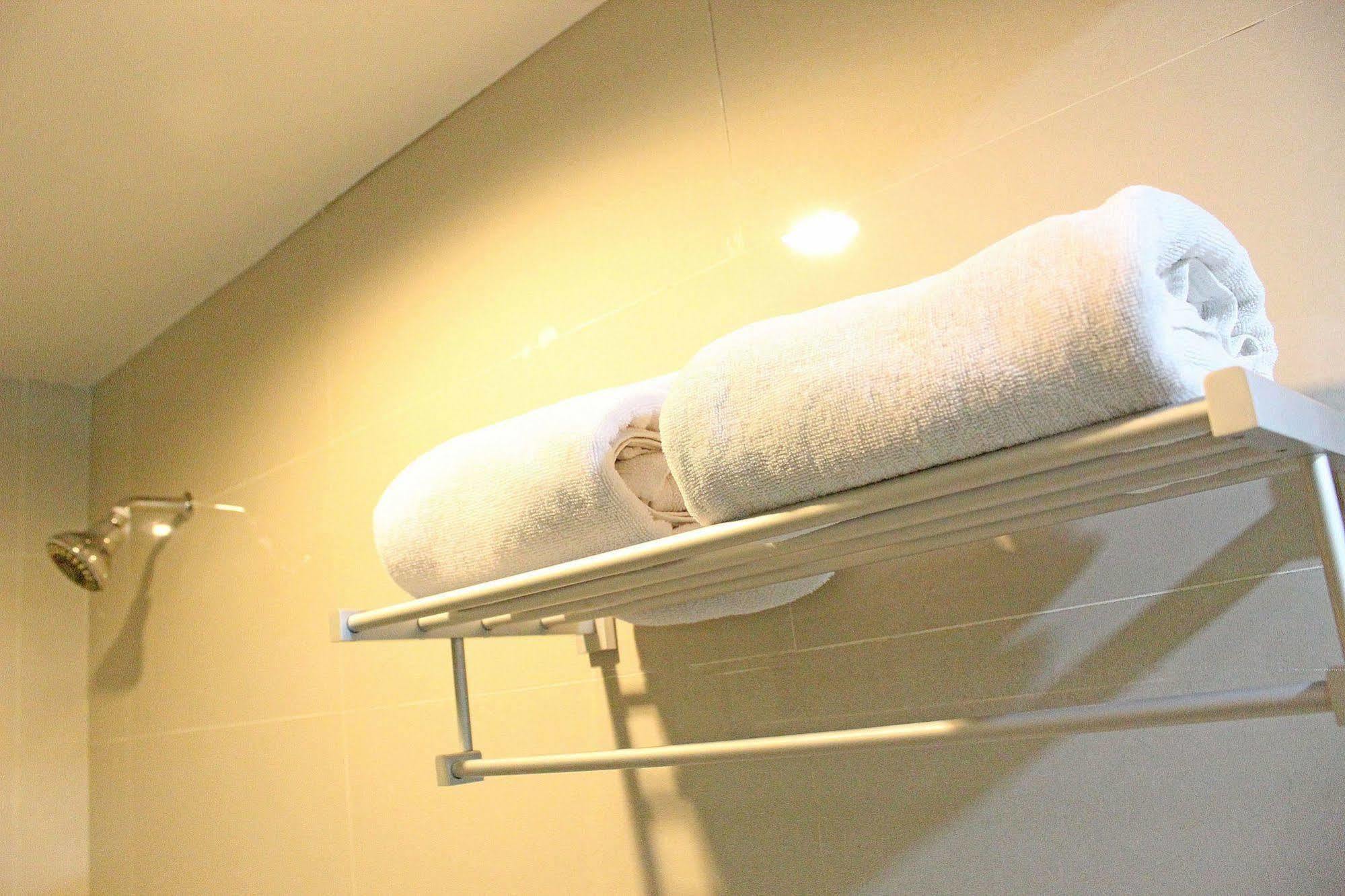 Zen Rooms Rujia Pecenongan Джакарта Екстериор снимка