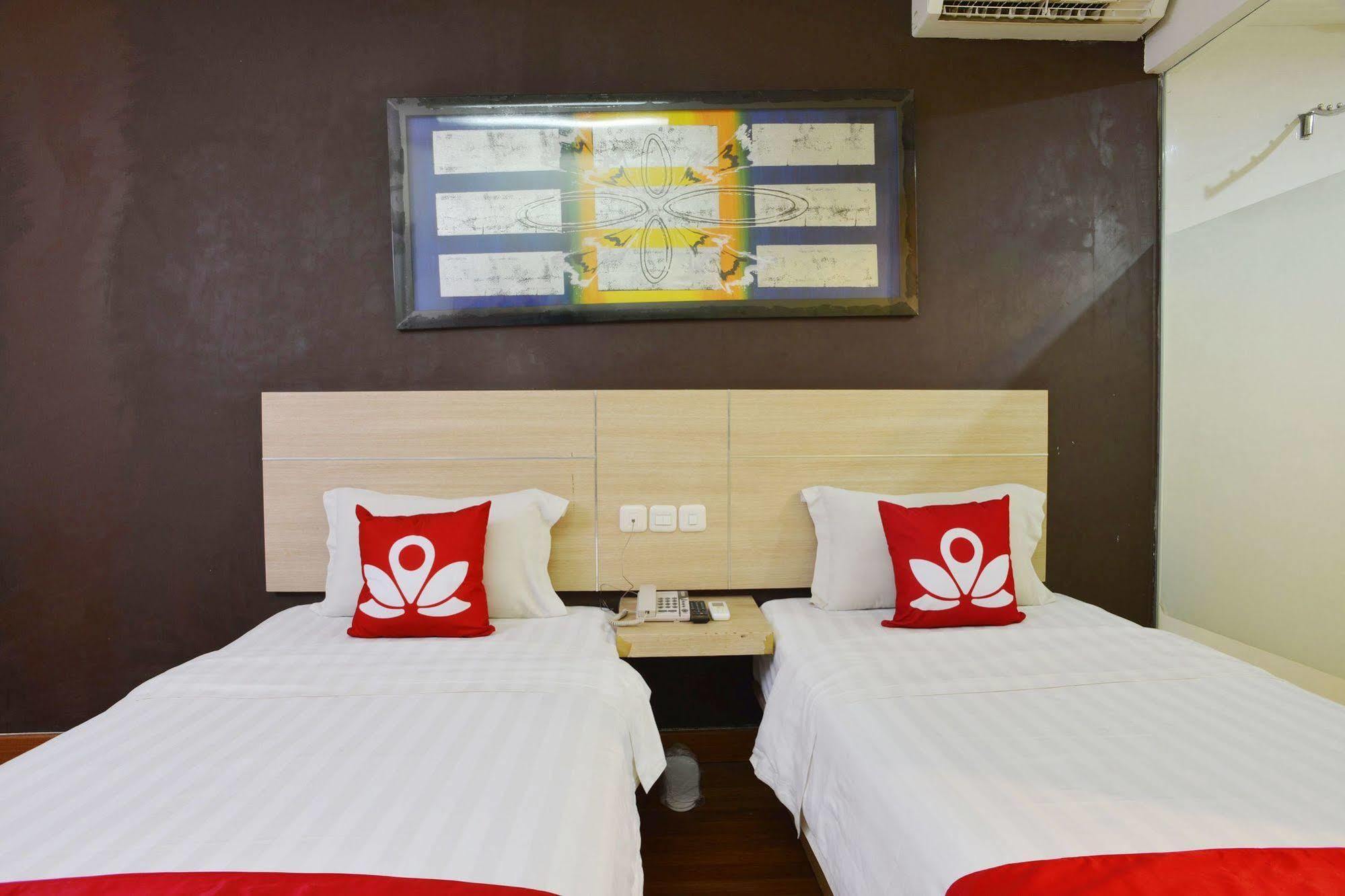 Zen Rooms Rujia Pecenongan Джакарта Екстериор снимка