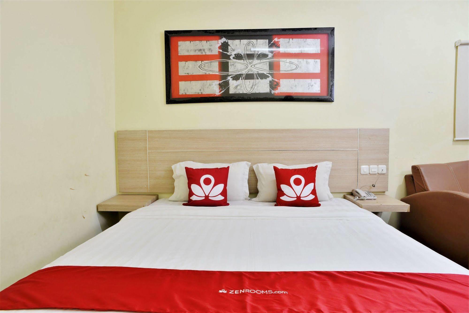 Zen Rooms Rujia Pecenongan Джакарта Екстериор снимка