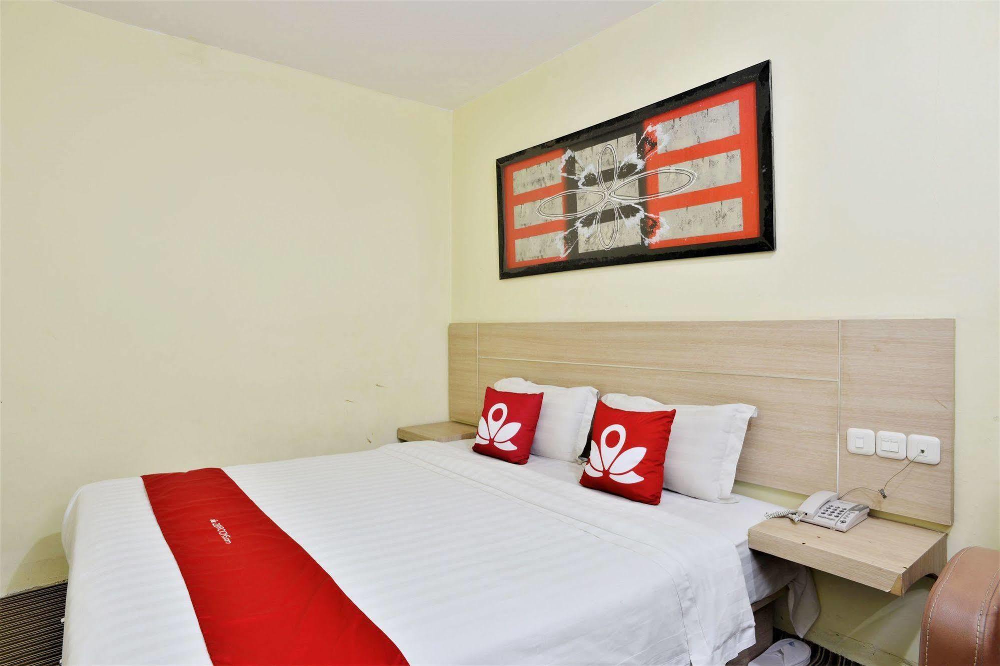 Zen Rooms Rujia Pecenongan Джакарта Екстериор снимка