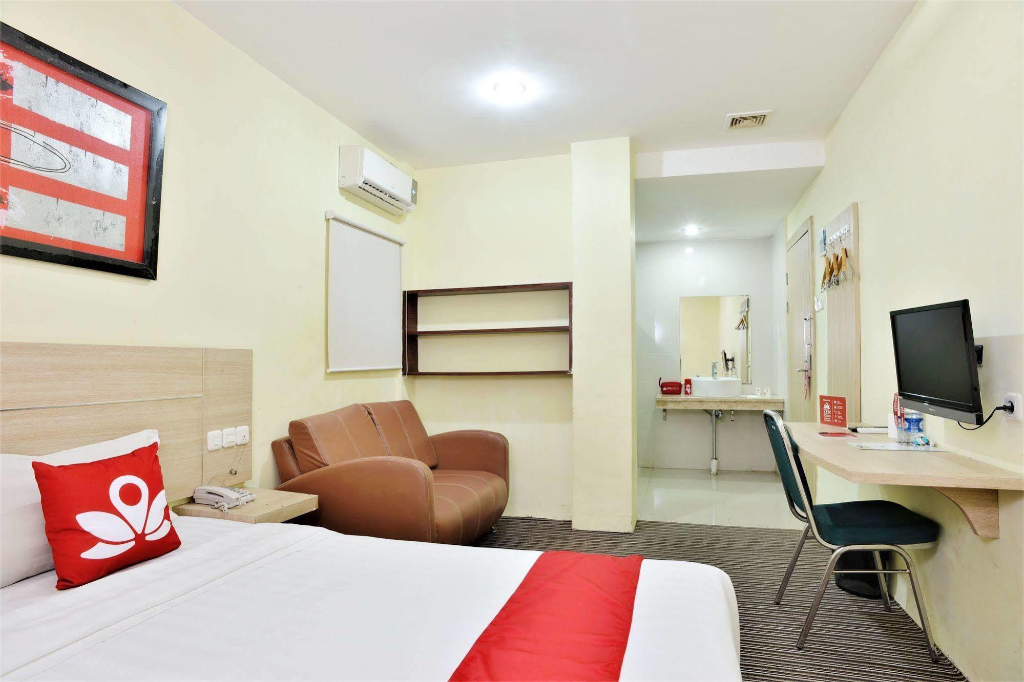 Zen Rooms Rujia Pecenongan Джакарта Екстериор снимка