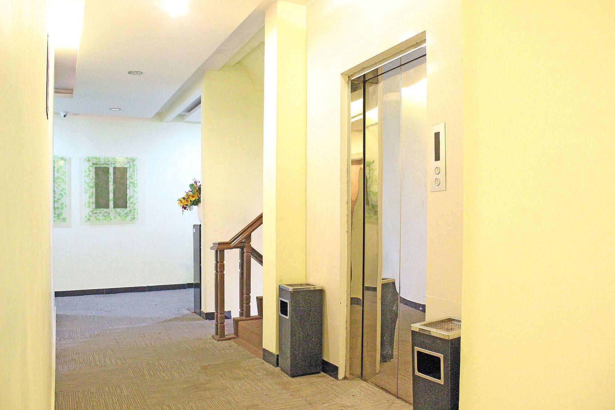 Zen Rooms Rujia Pecenongan Джакарта Екстериор снимка